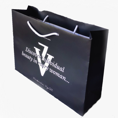 Victoria Vynn ajándék papírtáska fekte